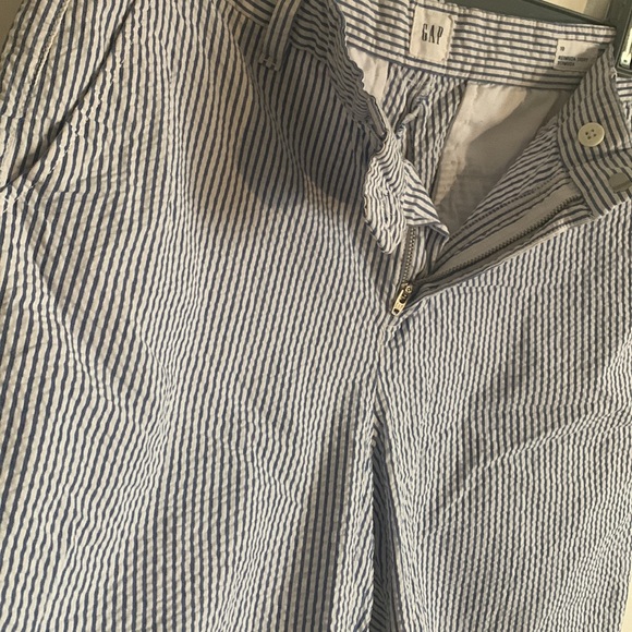 10 | Stripped Gap Bermuda Shorts - Picture 4 of 4